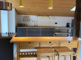 Mansarda Ossana, hotel v destinaci Fucine