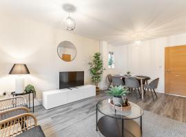 Heathrow House with Parking - Sleeps 5 near M25, Virginia Water, Thorpe Park & Legoland, Mid To Long Term Bookings Welcome, hotel v destinaci Stanwell