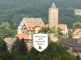 GRÄFIN MARTHA MARIA - stilvolles Apartment in der historischen Hinterburg Schlitz - mit Aufzug, Parkplatz, E-Ladestation & Garten - Fulda, Alsfeld, Bad Hersfeld 25-30 Min - Hunde willkommen, Hotel in Schlitz