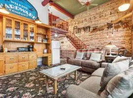 Saugatuck Retreat in Historic Downtown!