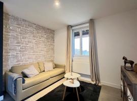 Appartement cosy avec terrasse et jardin privatif, hotel Devrouze városában