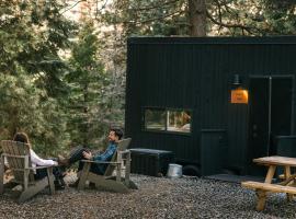 Postcard Cabins Brazos Valley, Outdoor Collection by Marriott Bonvoy, campamento en Navasota