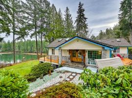 Steps to Shore Seaside Olympia Retreat with Hot Tub, hotel sa Olympia