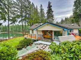 Steps to Shore Seaside Olympia Retreat with Hot Tub