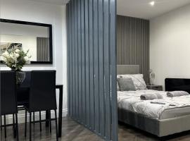 T and S, hotel in Dagenham