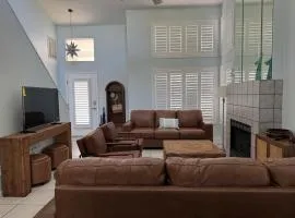 Indian Rocks shaded Retreat, walk or bike to Beach