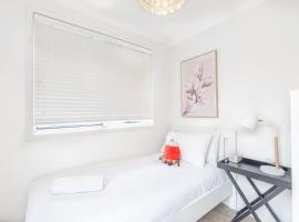 Conveniently Located Single Room Near Eastwood - Shared Bathroom and Kitchen, hotel din Epping