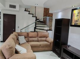 Comfortable house 15 min Consulate 10 min Bridge, hotel en La Coyotera