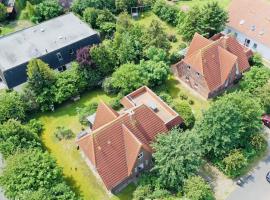 Holiday home with 4 bedrooms, khách sạn ở Wurster Nordseeküste