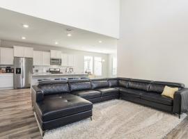 5BR 3BA Waterfront Home Near Highway and Area Attractions, מלון בסלידל