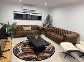 The Ultimate Family Retreat - Stylish & Spacious