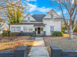 stunning Thomasville home, khách sạn ở Thomasville