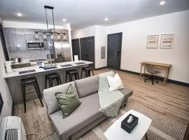 Luxurious and Spacious Apt with Parking 20 min to NYC