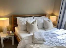 u4-Good Vibe Unit-Quiet Close to CBD-NewAC SmartTV