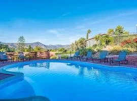 Mountains Views with Pool & Basketball, Relax & Play!