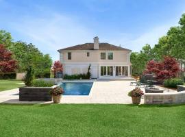 Luxury Hilltop Villa East Quogue，West Tiana的飯店
