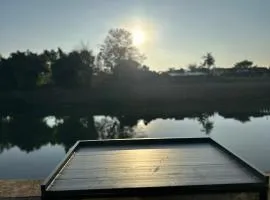 ริมน้ำน่านบ้านอิ๊กขะหลิ๊ก