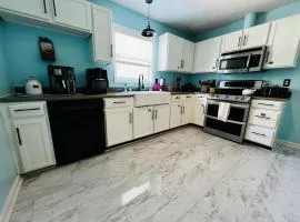 Tree Farm Stay Fire Pit & Grill WOW-King Suite