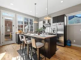 Luxurious Downtown Escape W Cinema & City Views