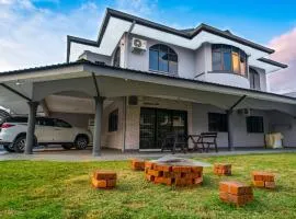 Spacious 4BR Corner with Pool Table