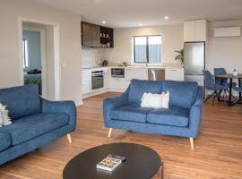 Fiordland 2 Bedroom Home with Spa, Hotel in Te Anau