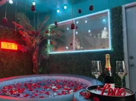 Romantic Hot Tub Escape Discreet & Private