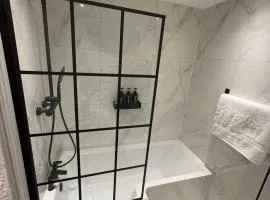 Stylish, Newly Renovated 2 Bedroom Apartment in Gateacre Village