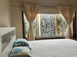 Spacious room in Sunshine walk to station with easy Melbourne access