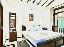 Mansion view - Rose Patals