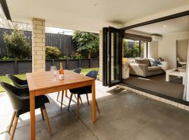 Strandon Coastal Townhouse - New Plymouth, hotel en Fitzroy