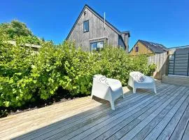 Family Oasis 3BR vs Backyard Near Beach in Torbay