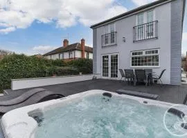Barwick Retreat Luxury 4 Bed Detached Home Hot Tub Garden Bar
