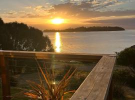 Beachcomber-Bruny Island Water Front Views, Hotel in Alonnah
