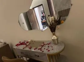 Executive Furnished 1-Bedroom Apartment Near Giga Mall ! City View Zeta Mall