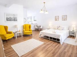 Cloud9Rest & Fly, hotel em Koropíon