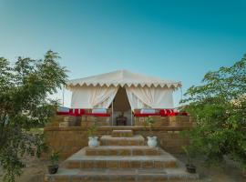 Desert Island Luxury camp A Family Resort, hotel em Sām
