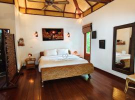 Private Balinese Bungalow for 2 - Shared pool - Lamai Koh Samui, hotel en Amphoe Koh Samui