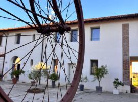 FORESTERIA LOMBARDA BED and BIKE CREMONA, hotel u gradu 'Crotta dʼAdda'