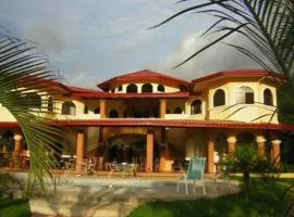 3BR, Spectacular Jungle Villa w Waterfalls & Toucans