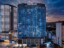 Novotel Living Yunnan Dianchi Times – hotel w mieście Kunming