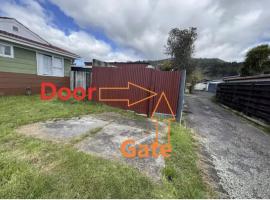 2 Bedrooms including 4 Single Beds, Garden Chalet, Rotorua, Hotel in Rotorua