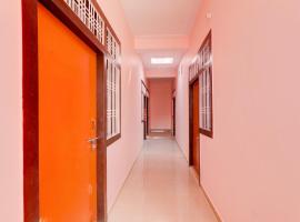 SPOT ON A K Galaxy Hotel, hotel em Lucknow