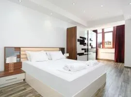 Fresh & Stylish! 2 BD, 2 Baths! Closest to Center!