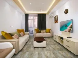 Fresh & Stylish! 2 BD, 2 Baths! Closest to Center!