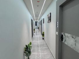 अहमदाबाद में, होटल hotel hr plaza