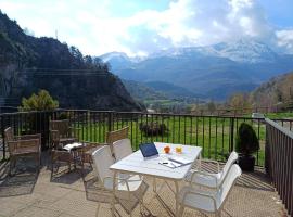 La Terraza de Escarrilla, con piscina, viešbutis mieste Eskarilja