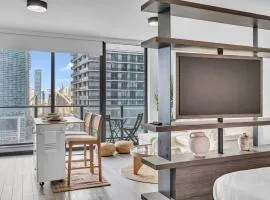 Casas Collection - Luxury High-Rise Condos - Downtown Miami - Pool & Gym - City & Ocean Views