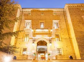 Castello Chiola Dimora Storica, hotel v destinaci Loreto Aprutino