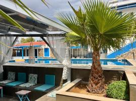 ELPIDA Suites - Mandra, Greece, hotel en Mándra