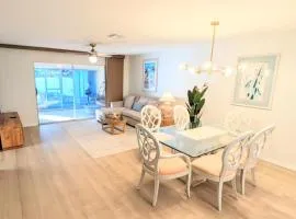 Retro Coastal Fort Myers Retreat Spa & Fire Pit